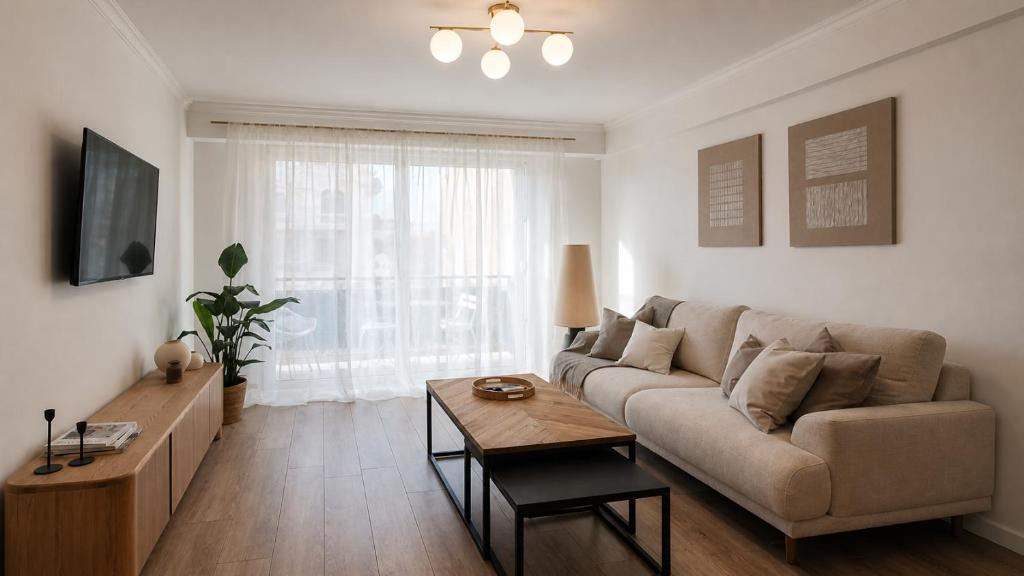 Heart of Nice, Beach 3min, 3 AC Units, Balcony with 4-Seater Dining! - 5