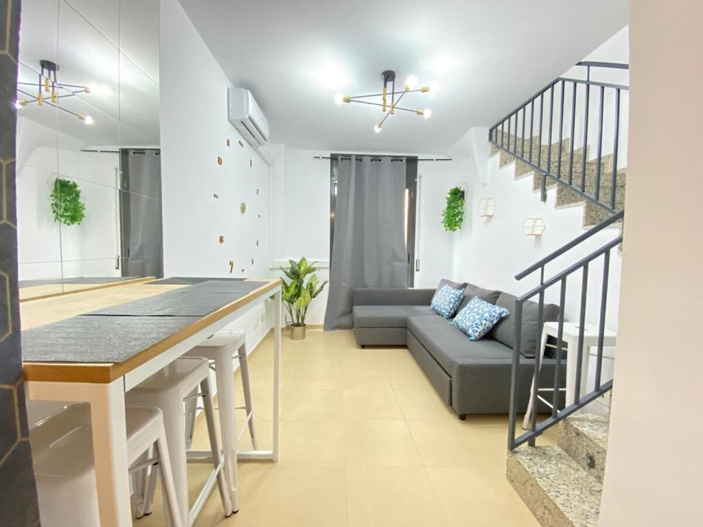 Family Apartment near Metro Blue Line - 2