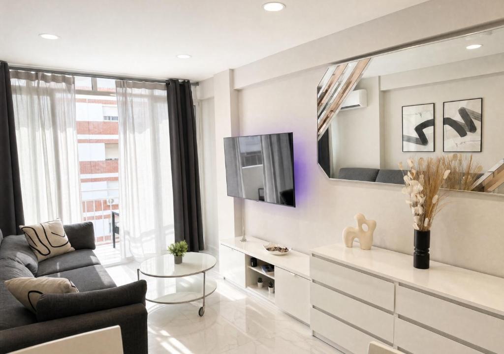 Luminoso Apartamento Familiar y Excelente Conexion - 2