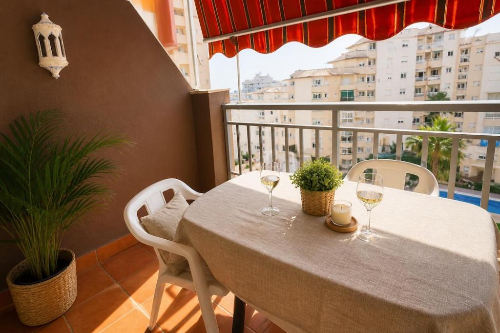 Air-conditioned 2-bedroom apartment with pool and beach access - 2