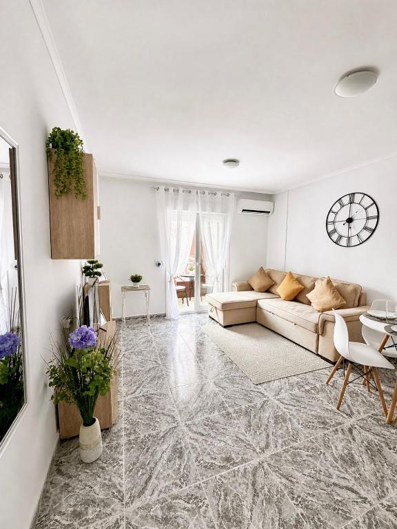 Stylish 1-Bed Apt, Walk to Beach & Amenities - 3