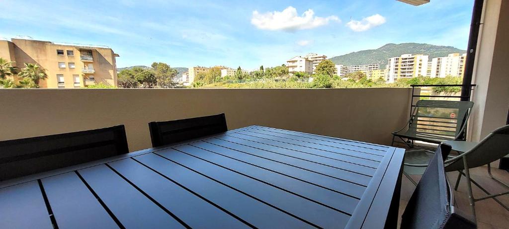 Appartement neuf T3 avec terrasse, parking et climatisation à Ajaccio - 2