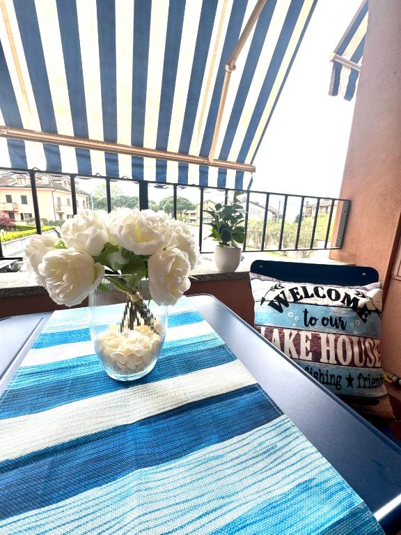 Azzurra Charming Apartment • Walk to Lake - 2
