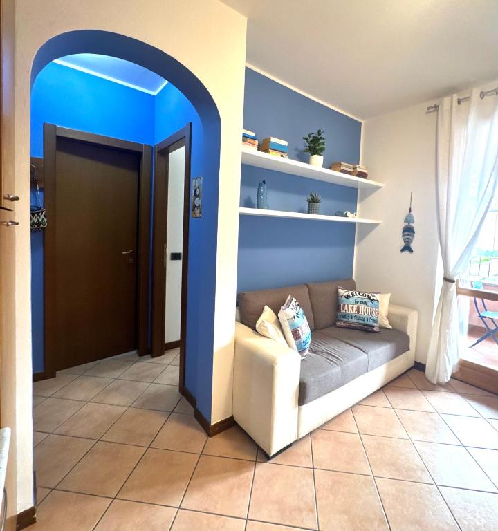 Azzurra Charming Apartment • Walk to Lake - 5