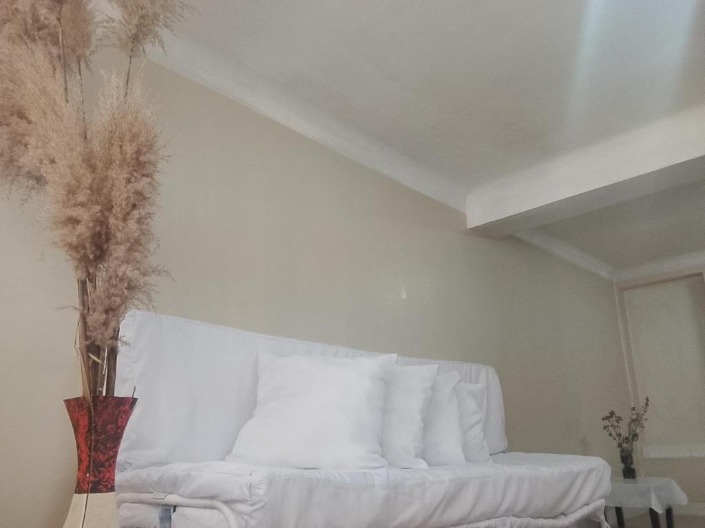White Apartment - 5