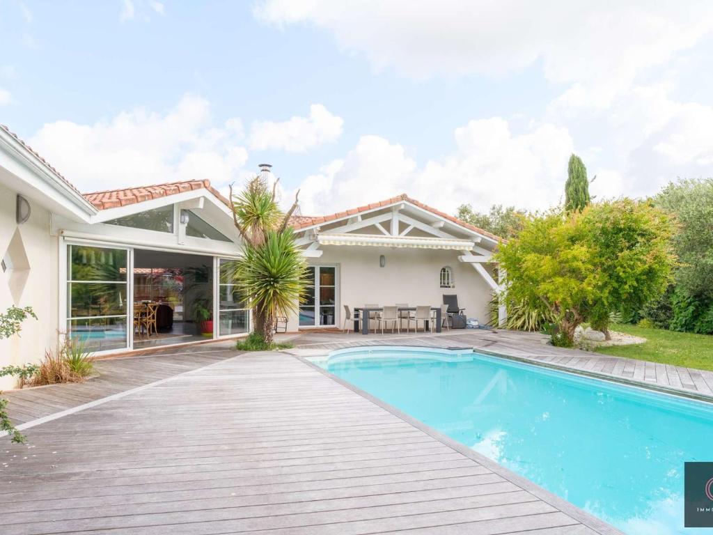 Villa de plain-pied avec piscine - 8 pers. - FR-1-877-17 - 1