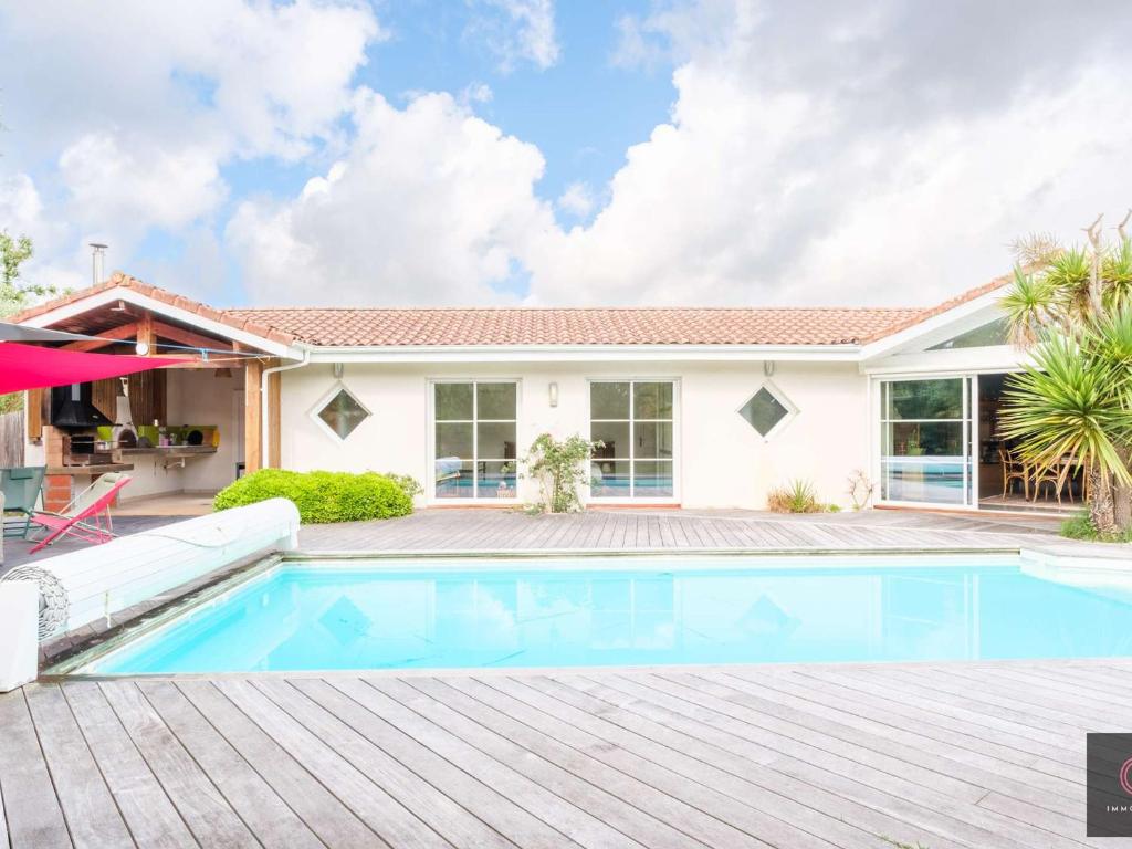 Villa de plain-pied avec piscine - 8 pers. - FR-1-877-17 - 2