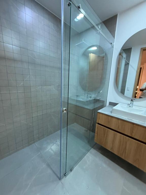 Luxury suit in new Qanvas building - US - 2