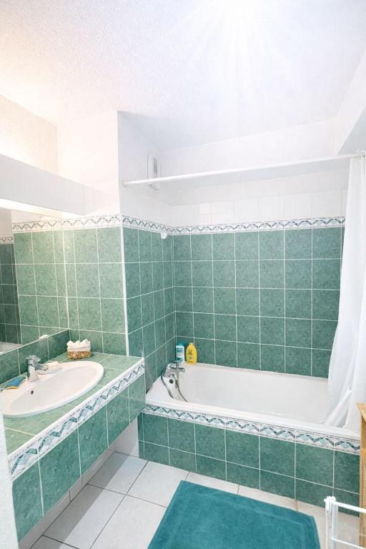 Nice studio apartment with terrace & parking Arceaux - 5