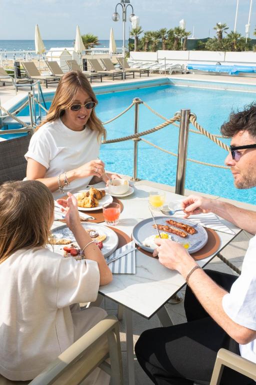 Hotel Bristol — Restaurant & bars in Jesolo, Veneto