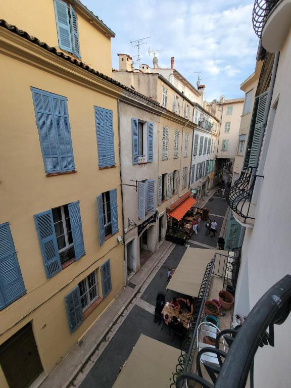 Beautiful 2 bedrooms appartment in Antibes old city - 4