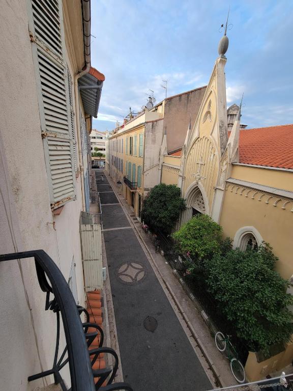 Beautiful 2 bedrooms appartment in Antibes old city - 3