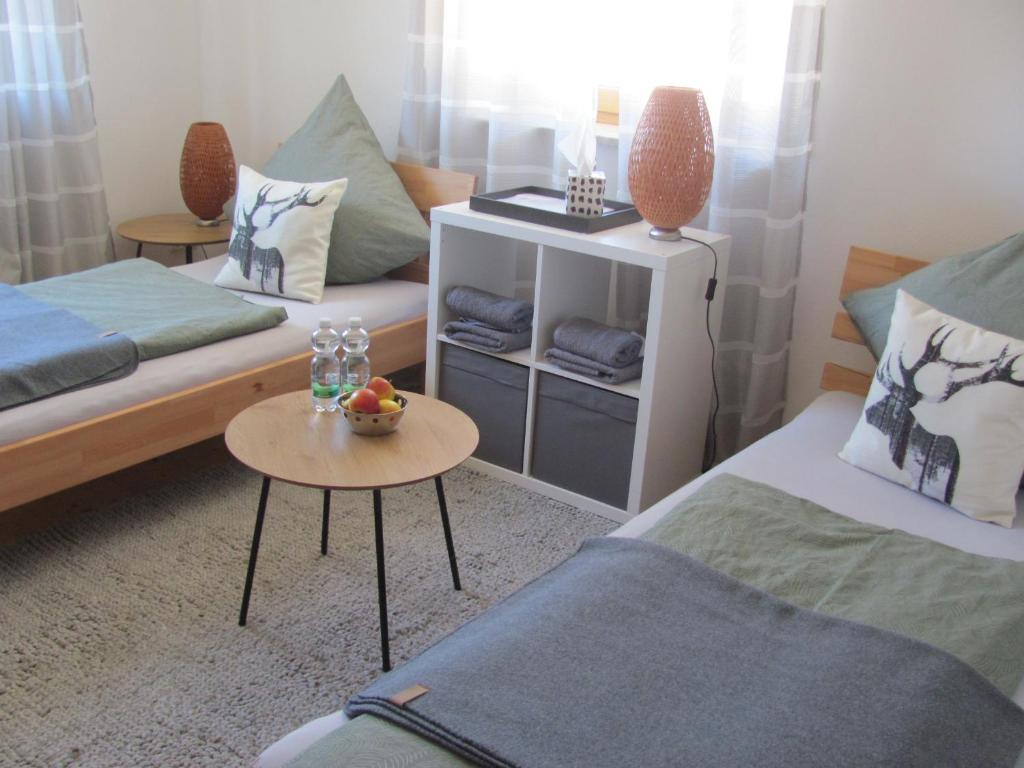 #6 Komfortables sonniges Gästezimmer mit 2 Betten, Gemeinschaftsbad, W-Lan frei, Airport nah - 1