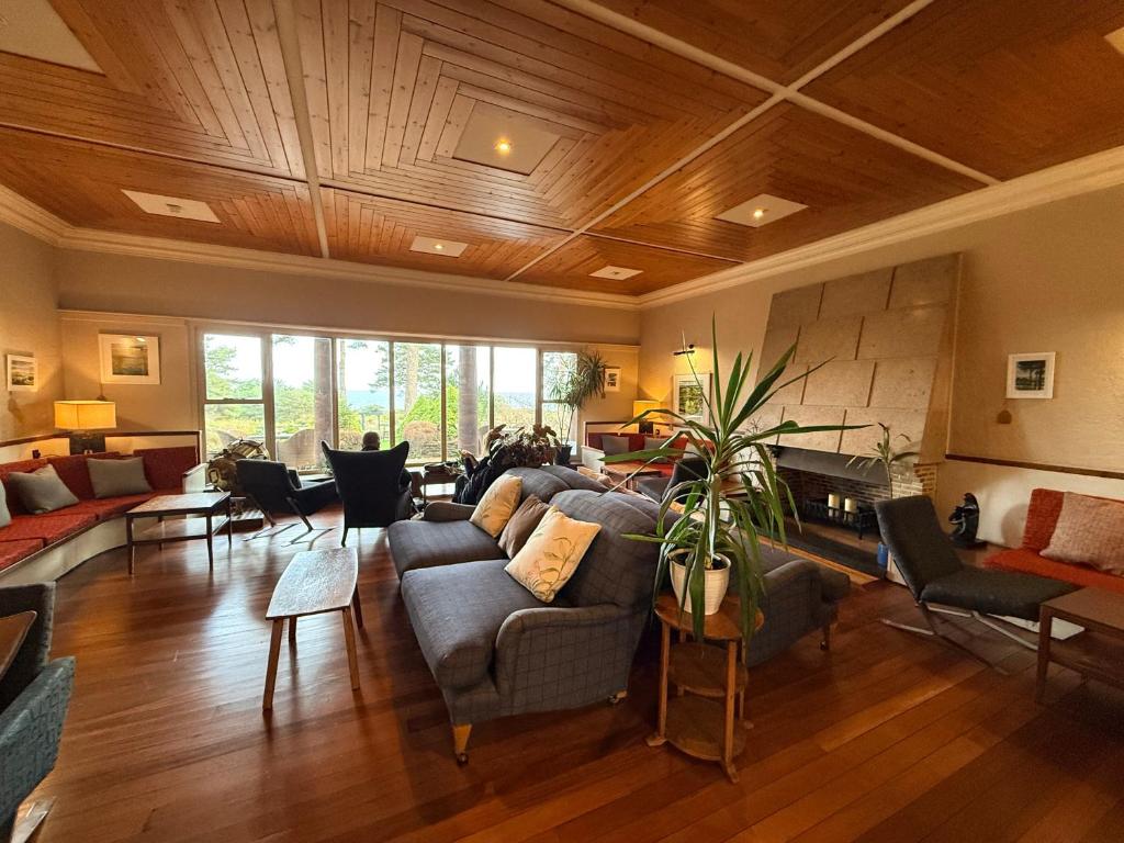 Knoll House photo 4