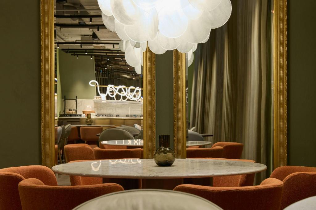 The Cloud One Frankfurt-Metropolitan — Restaurant & bars in Frankfurt am Main, Hesse