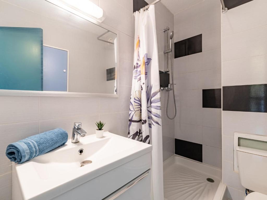 Apartment Les Grenadines-5 by Interhome - 5