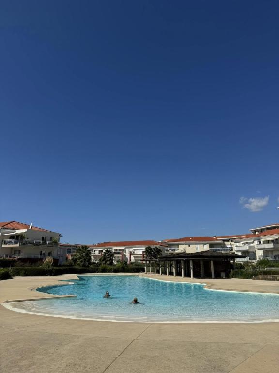 Apartment with pool, parking, close to the beach - 2