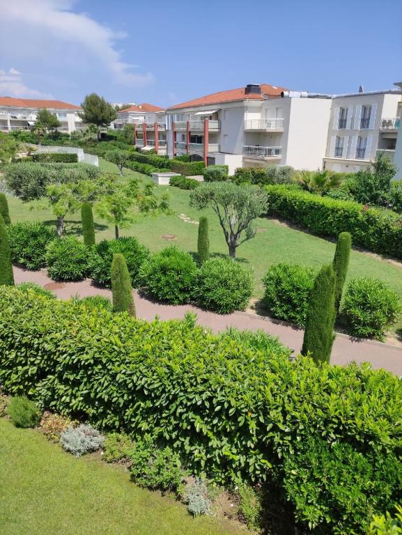 Apartment with pool, parking, close to the beach - 3