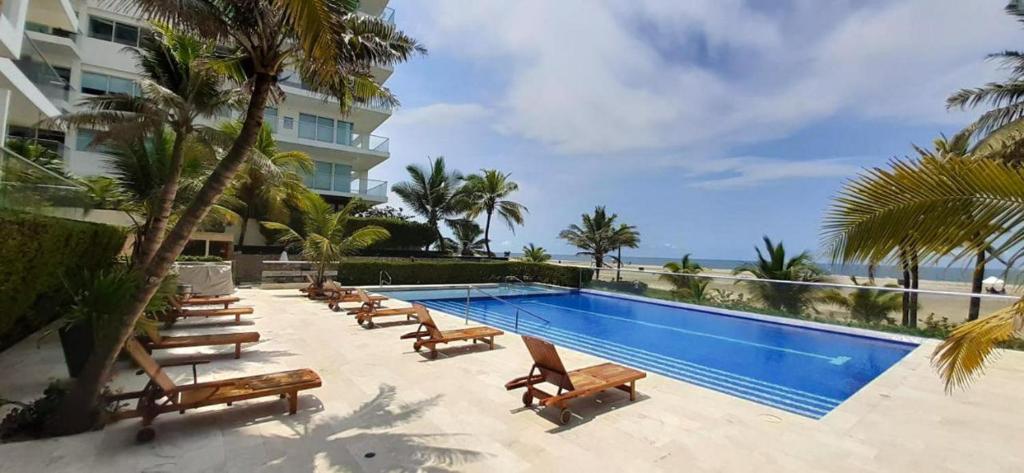 Apartment in Beachfront Building with Resort Pools near Historic Center Cartagena - 1