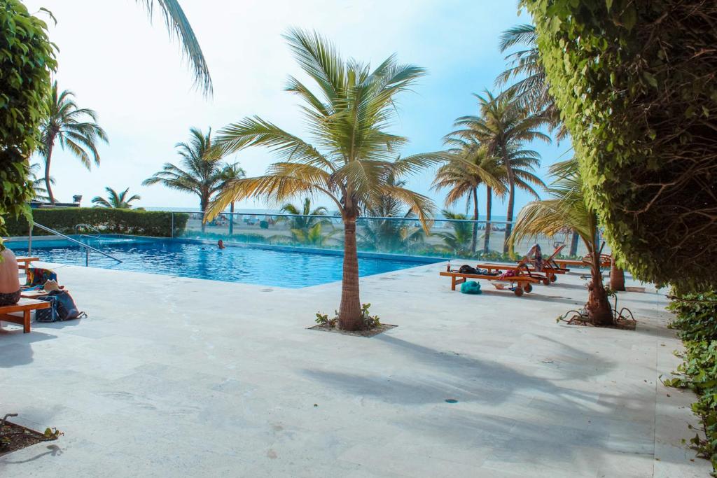 Apartment in Beachfront Building with Resort Pools near Historic Center Cartagena - 2