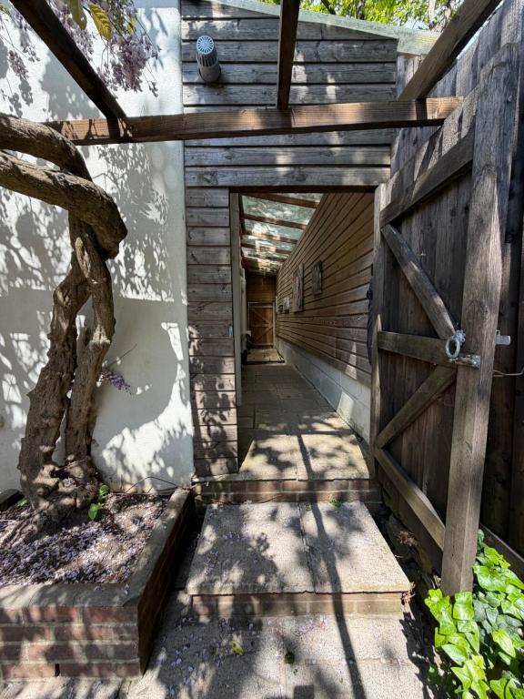 Modern Summerhouse, Sway photo 8