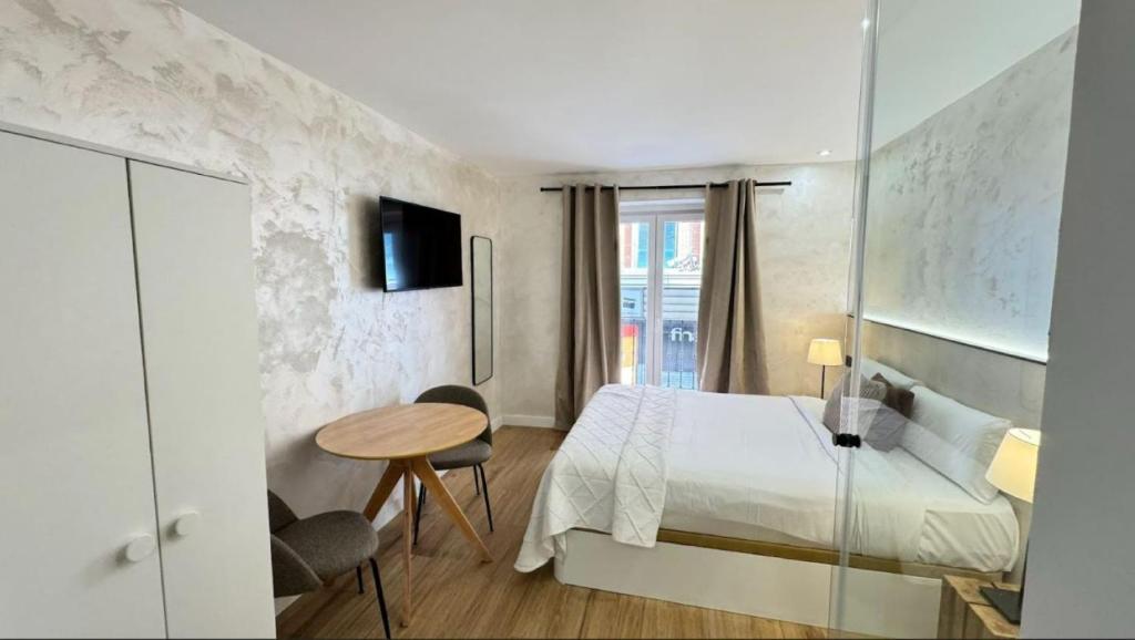 Amazinn Stay Madrid Callao, Mid Term - 2