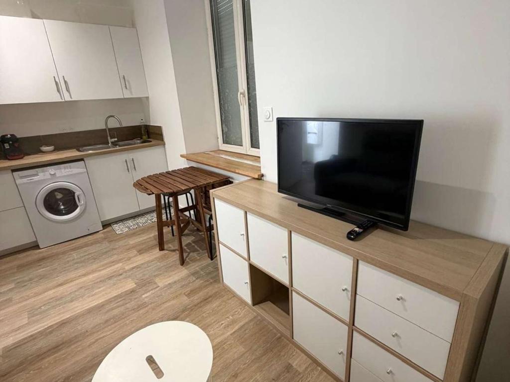 Studio Moderne au Coeur de Reims, Proche Gare - FR-1-870-24 - 2