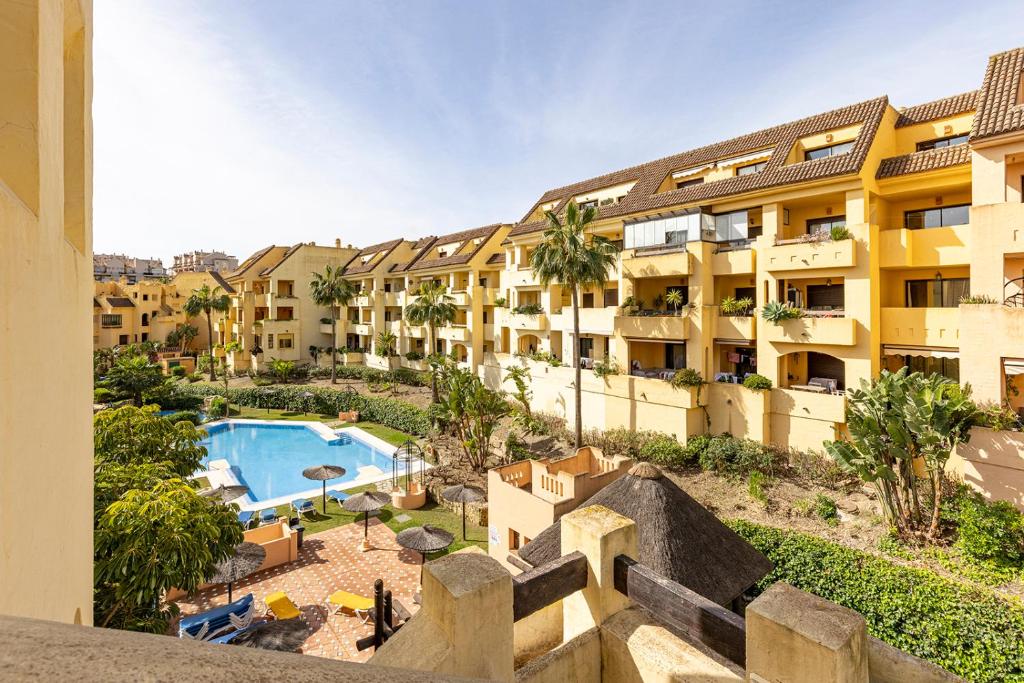 Cosy Sea View Flat with Terrace & Pool - 2