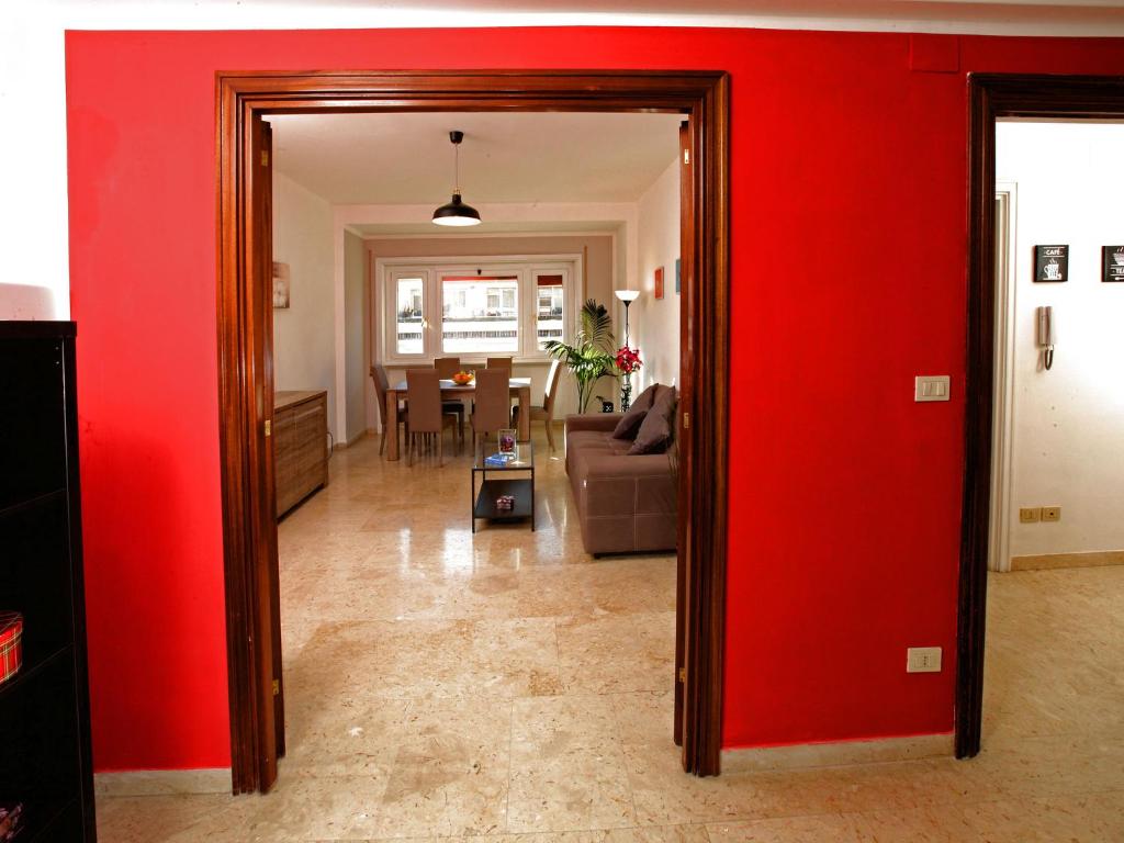 Marina Home, Rom