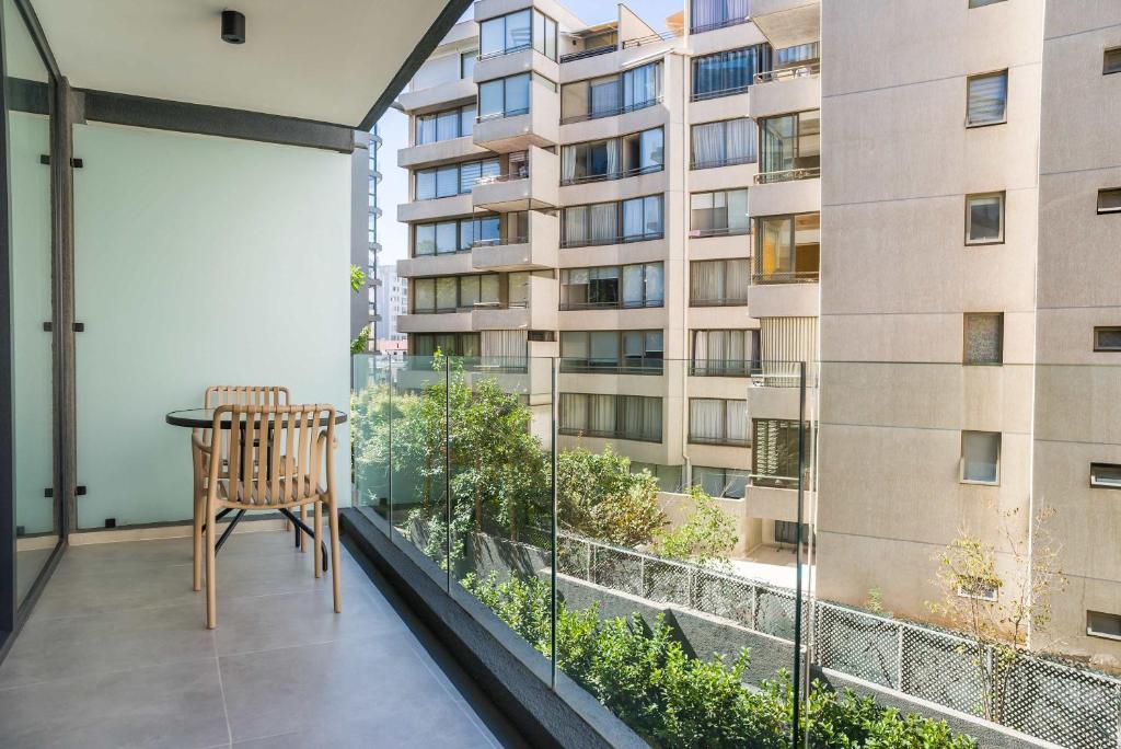 Chic Apartment with Balcony & Pool in Las Condes - 5
