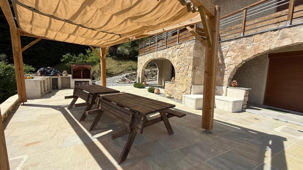 Gîte confort 15 couchages, vue panoramique Montagne Hautes Alpes, Terrasses - 2