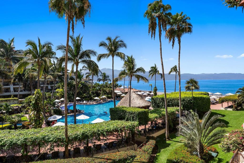 Velas Resort Access Beachfront 3BR Condo - 2