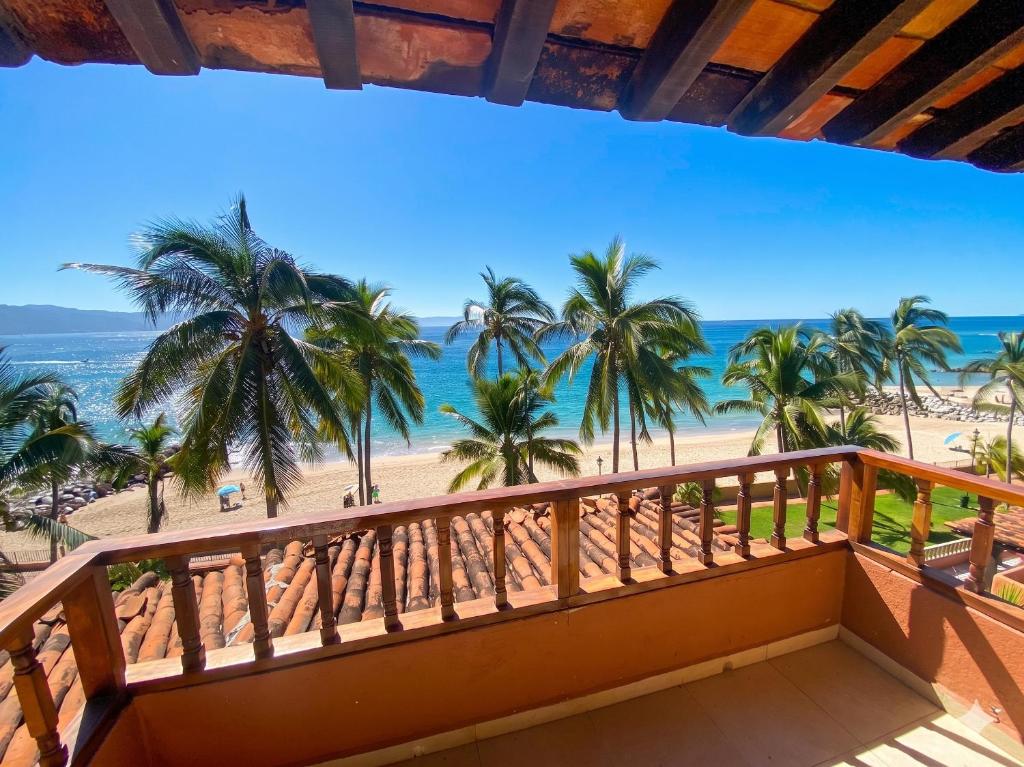Beachfront Paradise, 5-bdr, 3-bath, Resort Access - 5