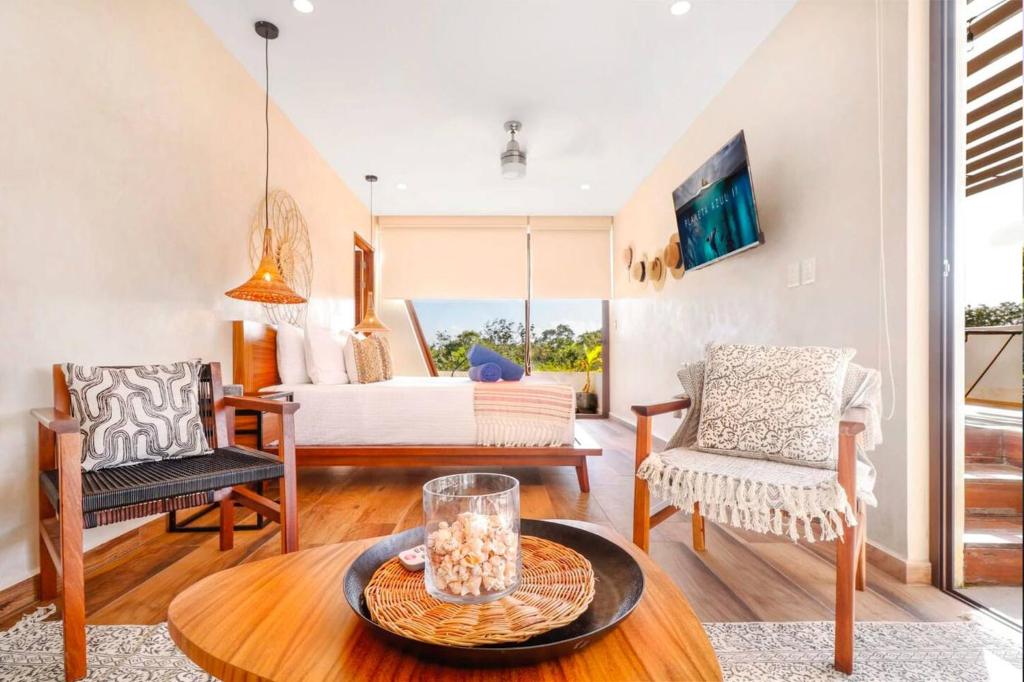 Private Rooftop Pool 3BR Penthouse in the Jungle - 3