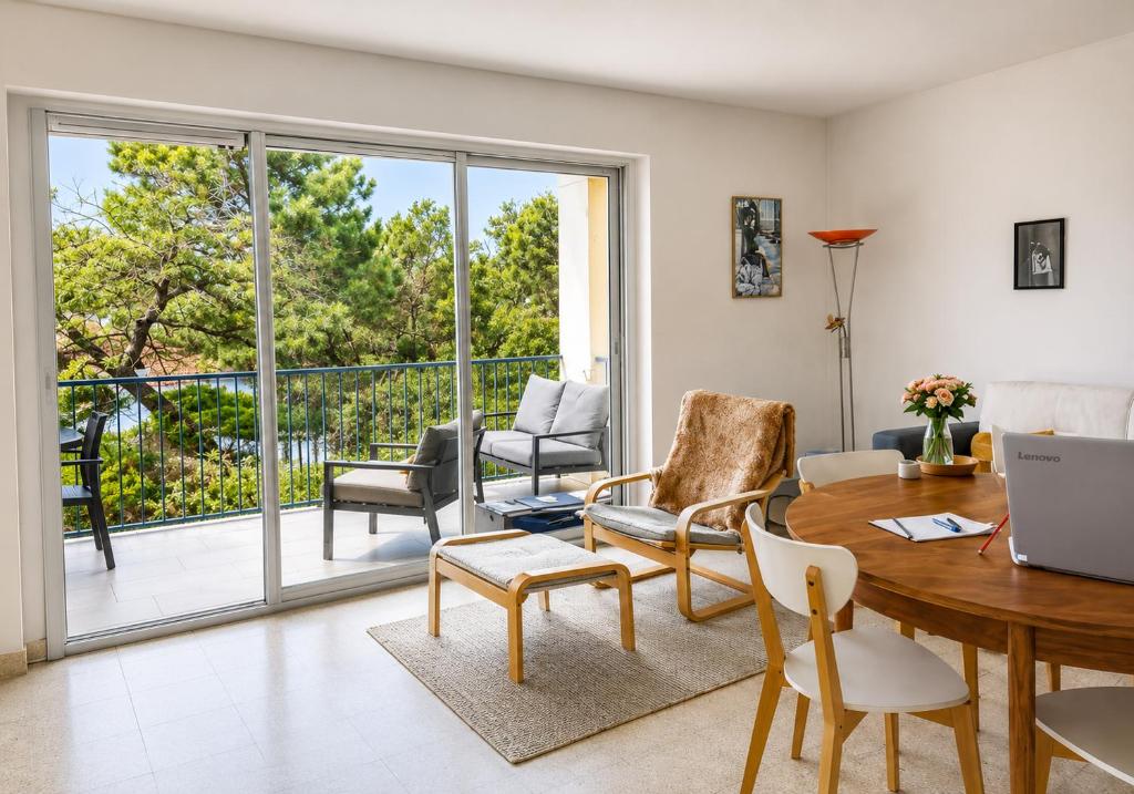 Quiet apartment with balcony and sea view - 1
