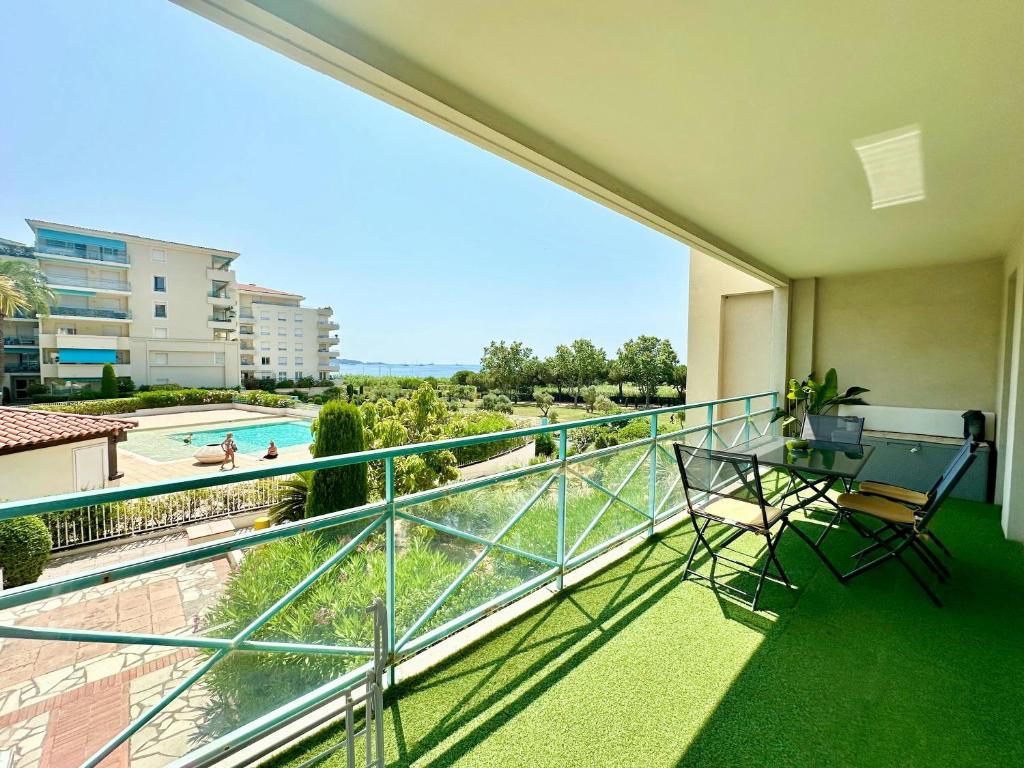 2Bed Seaview swimming pool beach on footparking - 3