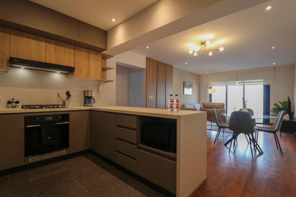 Premium 3BR with Balcony in Miraflores - 4