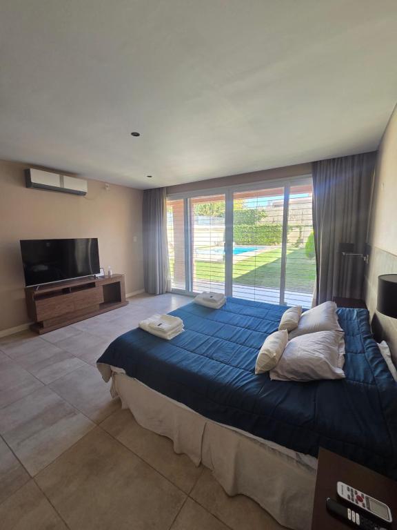 Espectacular Casa con pileta y jacuzzi - 4