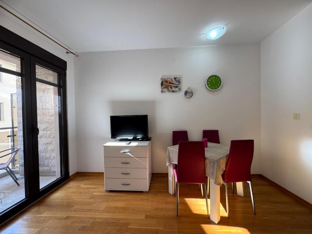 Becici Studio Apartment - 4