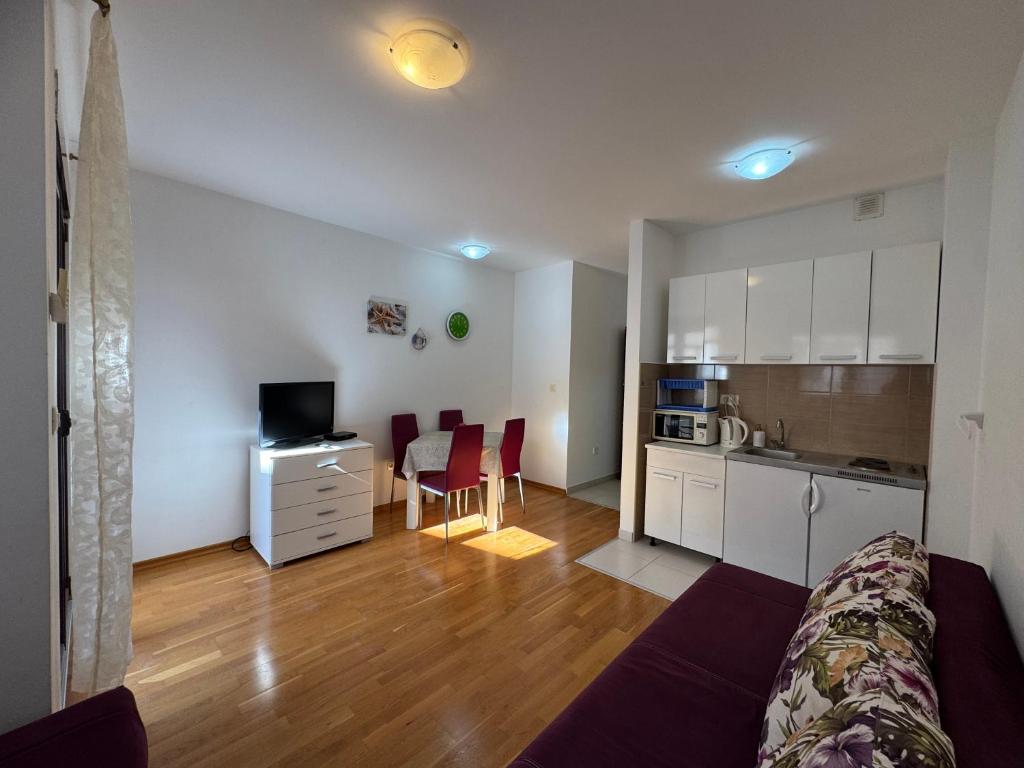 Becici Studio Apartment - 3