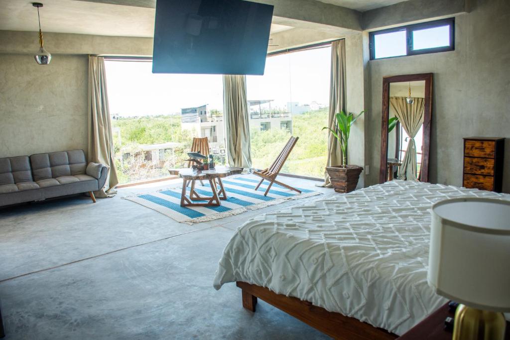 La Familia Casa and Suites - 5
