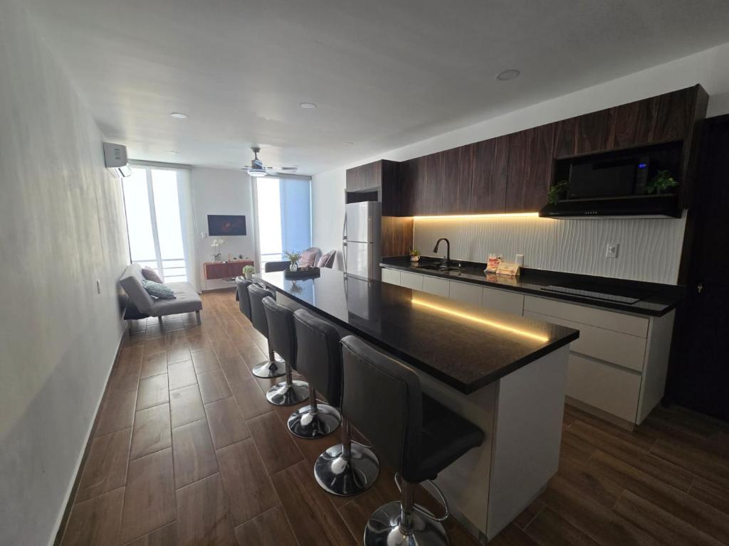 hermoso departamento totalmente equipado ,céntrico, aberca, elevador , estacionamiento privado - 1