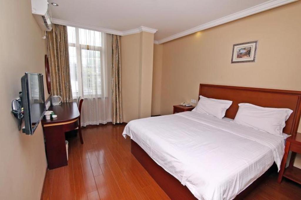 GreenTree Inn Shanghai Hongqiao Airport Huqingping Highway Shell Hotel
