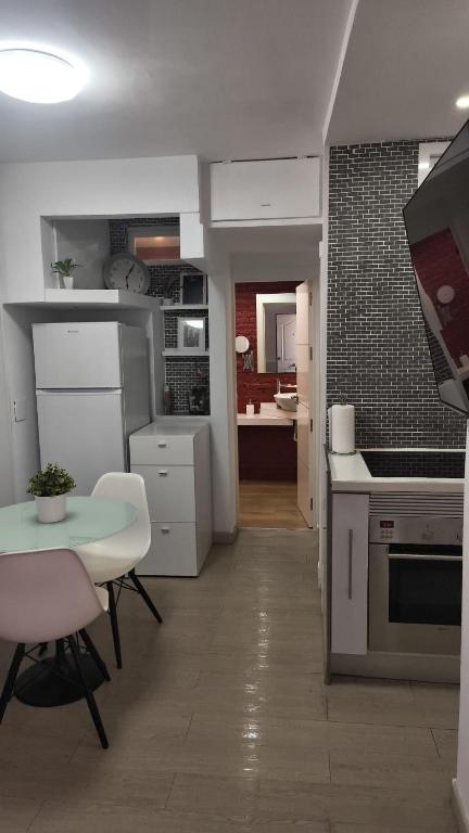 Excellent location Malaga centro historico 2 bed flat - 2