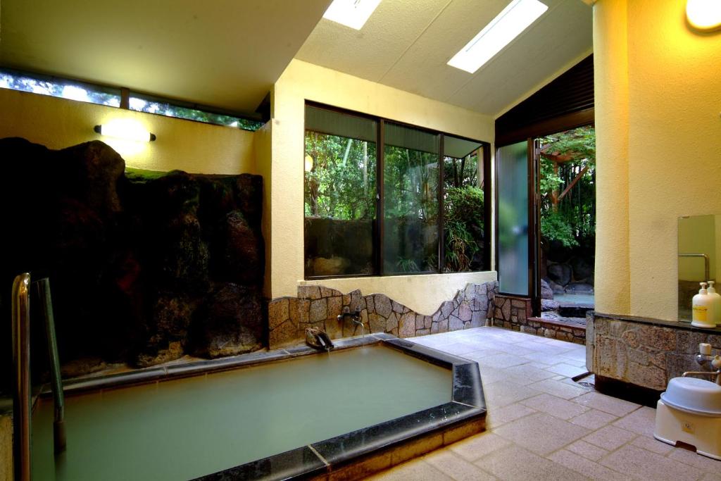 Hot spring bath