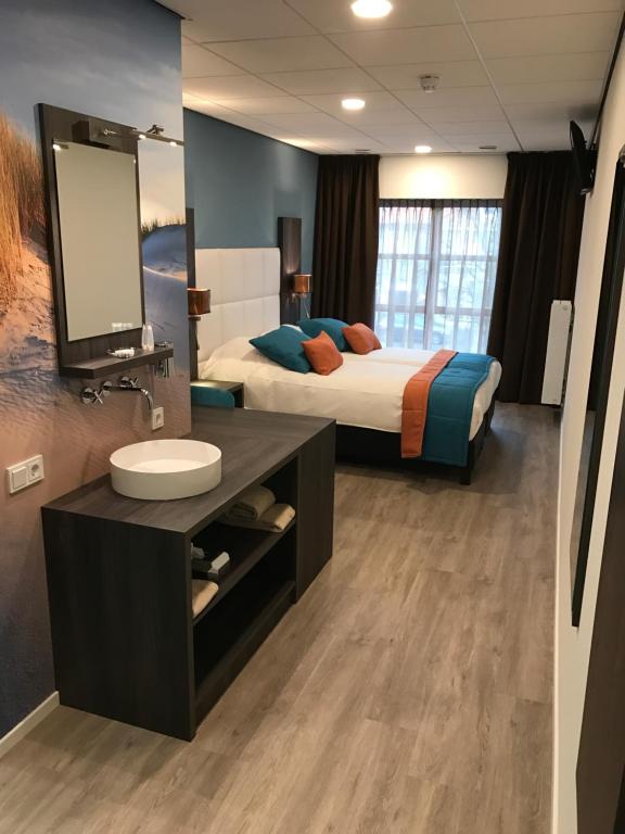 Rivers Hotel photo