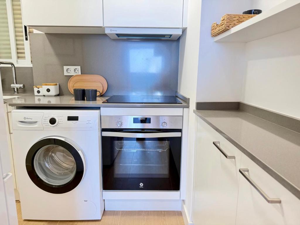 Seaview renovated apartment with outdoor pool - 5