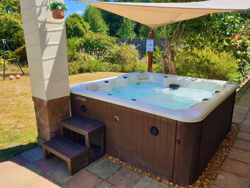 Lions Lodge, Ringwood - pet-friendly stay