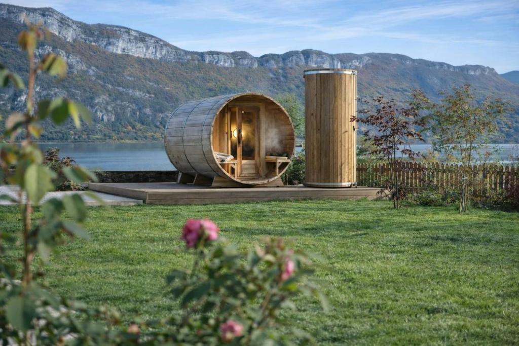 Lakefront Cottage On Lake Bourget - 1