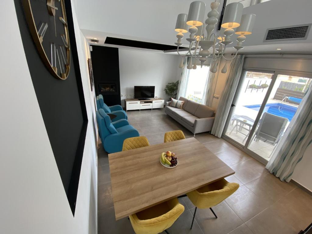 Modern villa in Torrevieja with private pool - 4